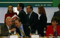 Los diputados Ricardo Rodríguez, Jorge Estefan Chidiac y Aída Marina, durante la reunión con rectores de universidades privadas para analizar la reforma fiscal planteada por el gobierno de Felipe Calderón