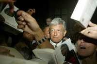 Andrés Manuel López Obrador durante la presentación de su libro La mafia nos robó la Presidencia