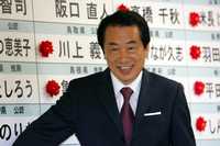 Naoto Kan, dirigente del Partido Demócrata de Japón, celebra los resultados de la elección de senadores, ayer en las oficinas del PDJ