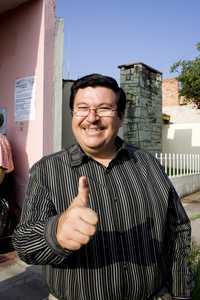 El aspirante panista, Arturo González Estrada, después de votar