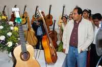 El gobernador Lázaro Cárdenas Batel inauguró la 34 edición anual de la Feria Nacional de la Guitarra, que tradicionalmente se lleva a cabo en Paracho. Además, declaró abierta la Casa del Artesano y una sala comunitaria de usos múltiples