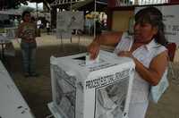 Casilla de votación instalada para la elección de diputados en Oaxaca, el domingo pasado, donde según el Inforep, el abstencionismo fue de 63.58 por ciento