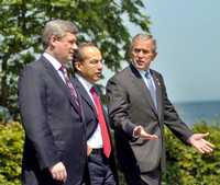 El primer ministro de Canadá, Stephen Harper; el presidente Felipe Calderón, y el presidente estadunidense George W. Bush, en Alemania. Imagen de archivo