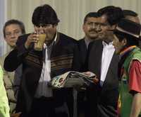 Foto: El presidente boliviano Evo Morales fue homenajeado con chicha durante la recepción que se le hizo en Lima, en el contexto de una visita oficial del pasado primero de agosto