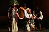 Dos instantes de la representación de la ópera Montezuma