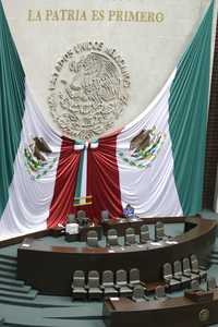 Vista del salón de plenos del Palacio Legislativo de San Lázaro, previo a la entrega del primer Informe de gobierno del presidente Felipe Calderón
