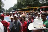 Campesinos de diversos estados efectuaron ayer un mitin ante el edificio de la Secretaría de Agricultura, en demanda de apoyos para la producción