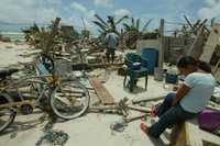 Aspecto parcial de los daños causados por Dean en el poblado de Majahual