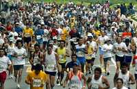 La edición 25 del maratón internacional capitalino se disputó con un clima benevolente y un recorrido casi plano que hizo disfrutar la ciudad