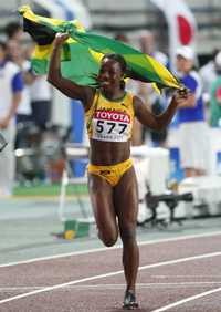 Ana Guevara se clasificó como segunda de su heat, mientras la jamaiquina Verónica Campbell tuvo que esperar algunos minutos a que el fotofinish aclarara que ella es la monarca mundial en 100 metros