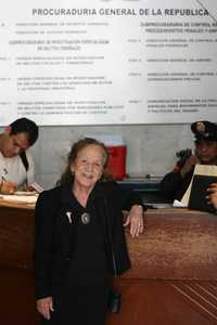 La senadora Rosario Ibarra de Piedra al acudir a ratificar su denuncia  José Antonio López