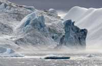 Especialistas apremian a gobiernos a adoptar medidas para frenar los efectos del calentamiento global. En la imagen, un iceberg en Groenlandia, donde se realizan estudios sobre el fenómeno