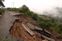 El camino de acceso a Xichú, destruido por las lluvias