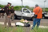 Las autoridades encontraron en el parque Ernesto Millán, de Culiacán, el cuerpo de otro perro, aunque en este caso se agregaron mensajes intimidatorios y coronas de flores