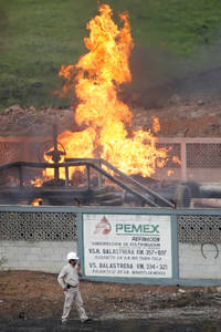 Explosiones en ductos de Pemex afectan a 10 estados