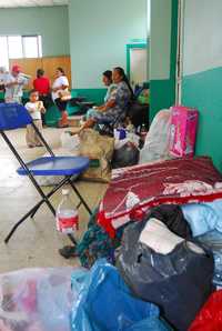 Habitantes de Omealca, Veracruz, no quieren regresar a sus casas por el temor a que ocurran más explosiones en los ductos de Petróleos Mexicanos