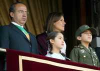 El presidente Felipe Calderón y su familia en el desfile militar  María Luisa Severiano