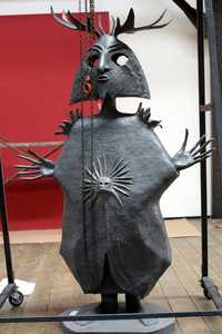 Dos de las obras del mundo fantástico de Leonora Carrington, que se muestran en el Centro Cultural Estación Indianilla