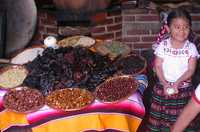 Para la elaboración del tradicional platillo mexicano se requieren 26 ingredientes base, además de los necesarios para darle el toque personal, señalaron productores