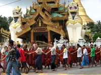 Miles de monjes budistas participaron en la protesta contra el régimen militar de la antigua Birmania