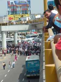 El bloqueo en Vía Morelos y el distribuidor José María Morelos provocó que cientos de automovilistas quedaran varados