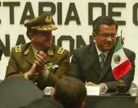 Jaime Vasconcelos, jefe de la octava región de la Policía Nacional de Chile, y Joel Ortega Cuevas, titular de la SSPDF, en una imagen del 27 de septiembre