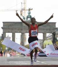 El etíope Haile Gebrselassie, de sólo 53 kilogramos, dijo luego de cruzar la meta que haber roto el récord mundial se lo debe al público de Berlín