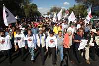 Integrantes del Comité 68 encabezaron la marcha conmemorativa de la masacre del 2 de octubre en Tlatelolco