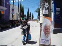 Diferentes ofertas de los partidos se observan en calles de Tlaxiaco, principal localidad de la mixteca oaxaqueña, cuando faltan cinco días para la elección de alcalde