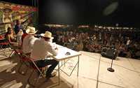 Más de mil integrantes de diferentes etnias asisten al Encuentro de Pueblos Indígenas de América, en Vícam, Sonora