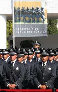Integrantes de la Academia Superior de Seguridad Pública, durante la ceremonia encabezada por el presidente Felipe Calderón