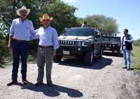 Imagen del 8 de octubre de 2006. Vicente Fox y Felipe Calderón tras un encuentro privado en el rancho La Gorda Atorada, en San Francisco del Rincón