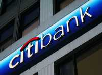 Anuncio del Citibank en una oficina de Nueva York. El corporativo Citigroup reportó que en el tercer trimestre del año sus utilidades fueron decepcionantes. La caída anual en las utilidades del mayor banco de Estados Unidos fue de 2 mil 925 millones de dólares 