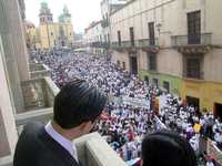 Alrededor de tres mil trabajadores adheridos al Sindicato Nacional de Trabajadores de la Educación se manifestaron a las afueras del Congreso de Guanajuato para exigir mayor presupuesto a su actividad y reclamar atención para la educación básica