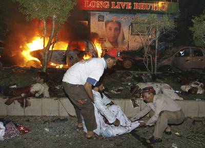 Trágico regreso de Bhutto a Pakistán; 124 muertos