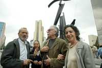 Vicente Rojo, Carlos Payán Velver y Bárbara Jacobs asistieron a la inauguración de la escultura de Manuel Felguérez