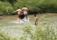 Indocumentados que intentan cruzar el río Grande. La imagen, del pasado 2 de mayo