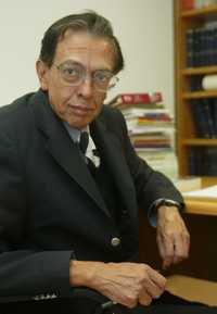 Luis Javier Garrido aceptó competir por la rectoría de la UNAM