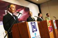 Los candidatos a la gubernatura de Michoacán, Salvador López, del PAN; Leonel Godoy, de la coalición del PRD; Jesús Reyna, del PRI, y Alejandro Méndez, del PVEM, durante el debate del 20 de octubre