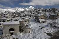 Un cementerio cubierto de nieve en El Alto, Bolivia, ayer durante el Día de los Muertos