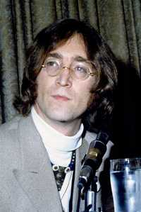 John Lennon durante una conferencia de prensa en mayo de 1968 en Nueva York