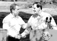 George W. Bush y Vicente Fox, durante la reunión que realizaron en el rancho San Cristóbal, en febrero de 2001