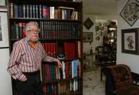 El escritor Fernando del Paso, ayer, durante la entrevista con La Jornada