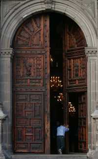 A las 17 horas se reabrieron las puertas de la Catedral
