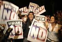 Antichavistas celebran en Caracas el triunfo del no