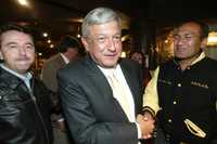 Andrés Manuel López Obrador, en el lugar donde se reunió con legisladores del FAP en la colonia Roma
