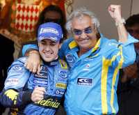 Fernando Alonso y el mánager de Renault, Flavio Briatore, cuando el español se coronó en la Fórmula Uno