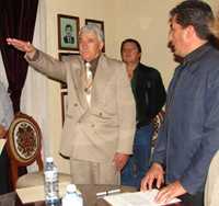 El priísta Jesús del Real Sánchez rindió protesta como alcalde de Monte Escobedo, Zacatecas, a pesar de que la sala superior del Tribunal Electoral del Poder Judicial de la Federación lo consideró inelegible para ocupar la alcaldía en el trienio 2007-2010 por no haber dejado su puesto de diputado local en las recientes elecciones