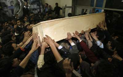 Muere Benazir Bhutto en un atentado suicida