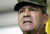 El jefe del ejército colombiano, Mario Montoya, habló ayer con periodistas en Bogotá, a quienes reiteró que no se realizó ninguna operación militar en la región donde presuntamente las FARC entregarían a tres rehenes